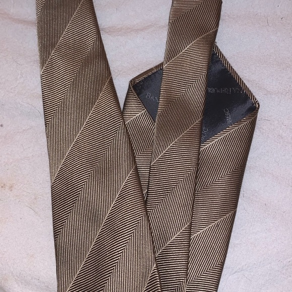 Banana Republic Goldish/tan tie with black lines - Picture 2 of 2